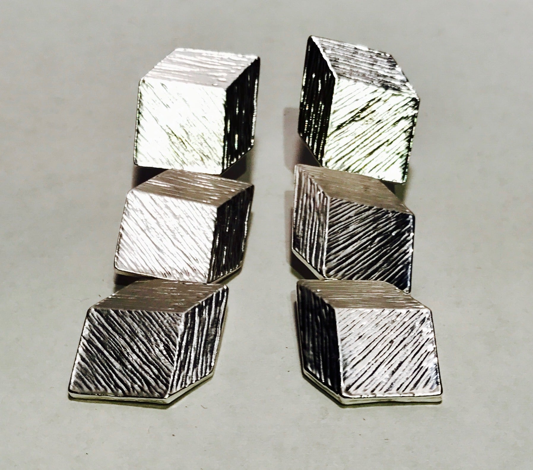 CUBE (clip) Earrings - Maison Numéro 12