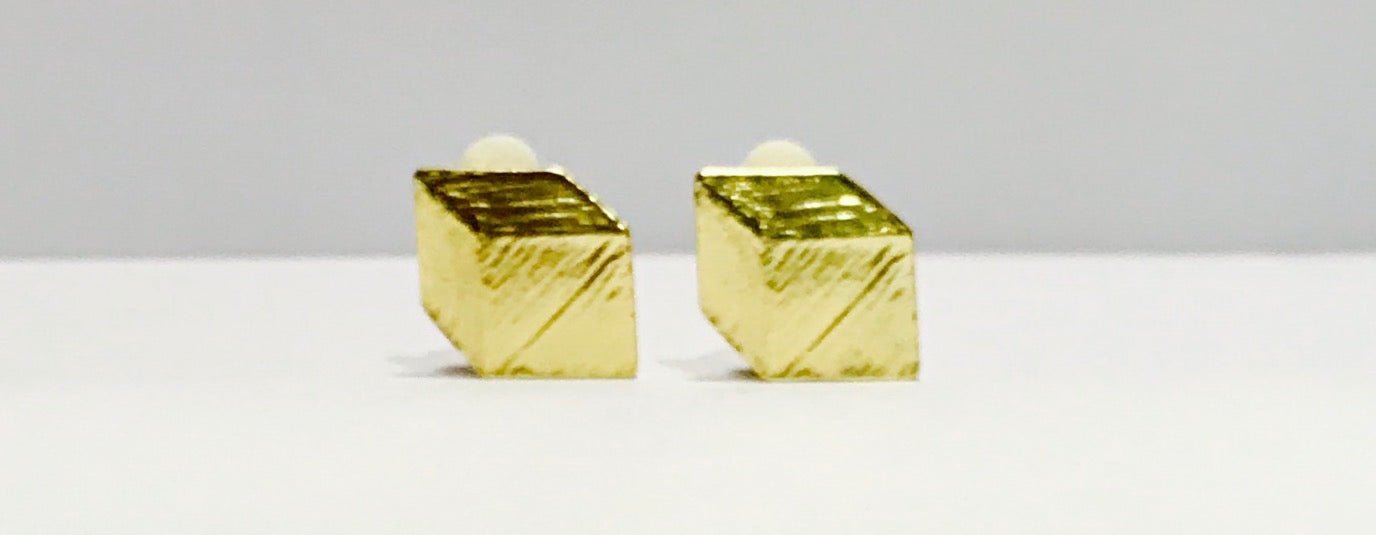 ONLY ONE CUBE (clip) Earrings - Maison Numéro 12