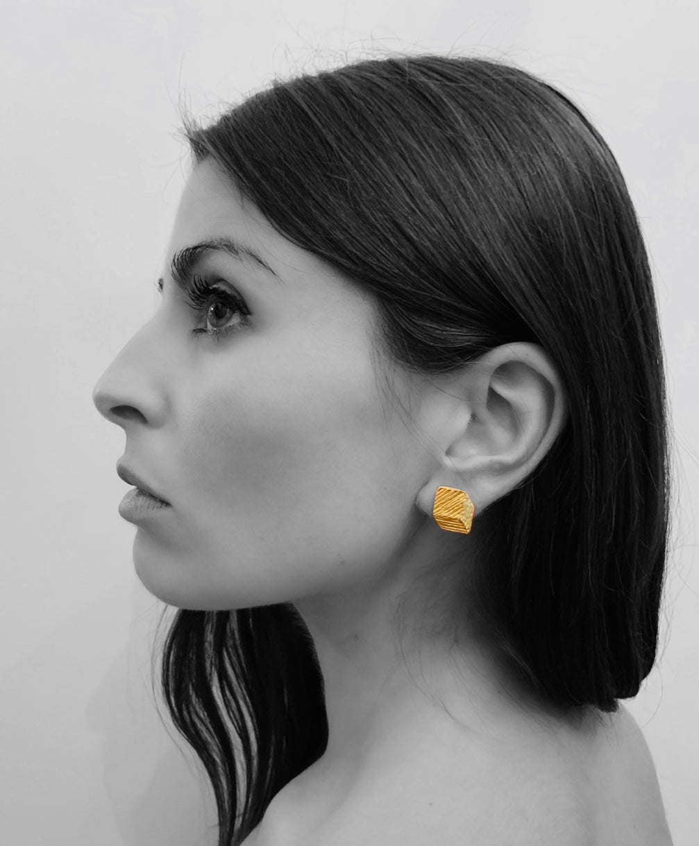 ONLY ONE CUBE Earrings - Maison Numéro 12