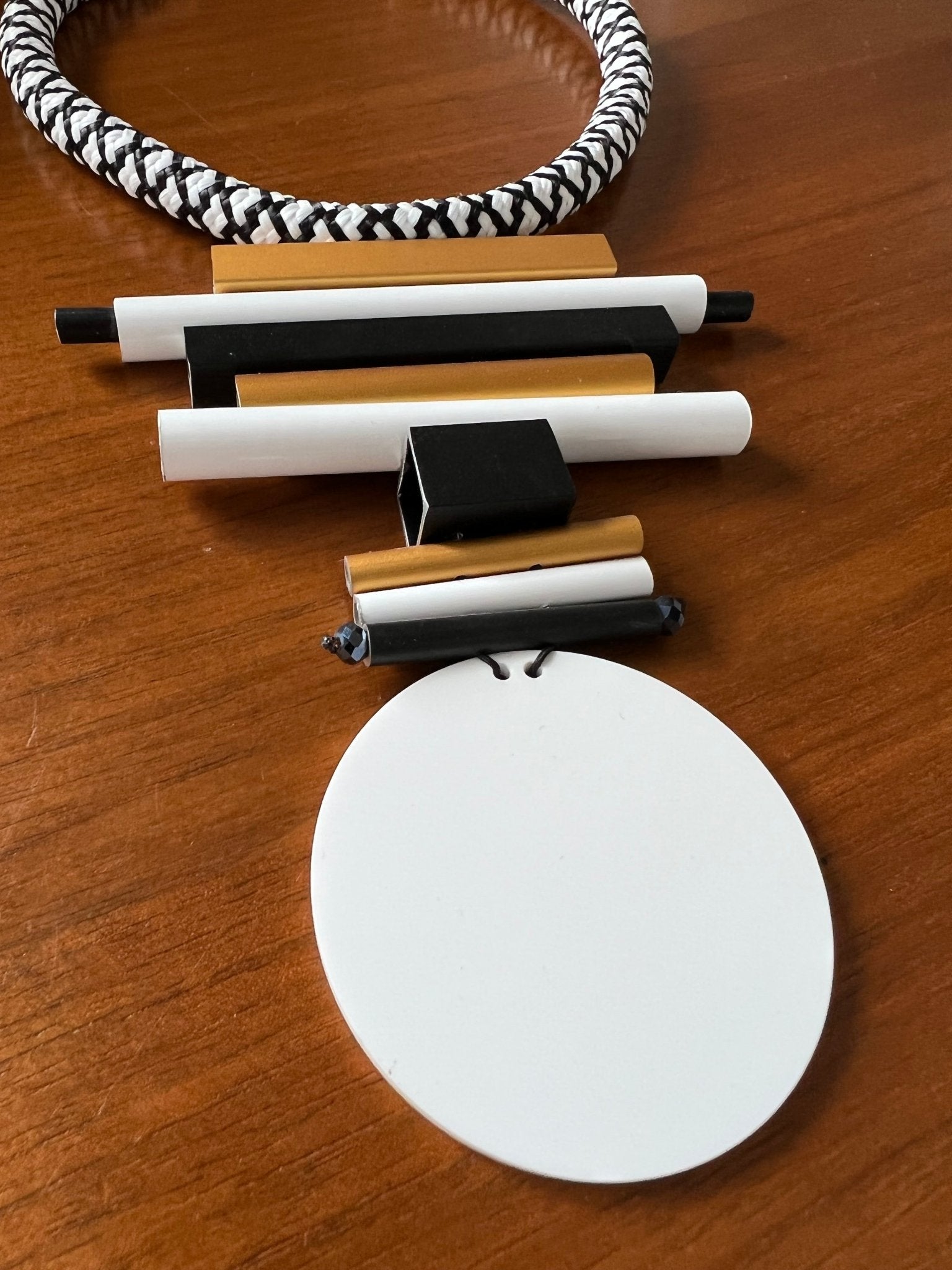 Collier TOTEM - Maison Numéro 12