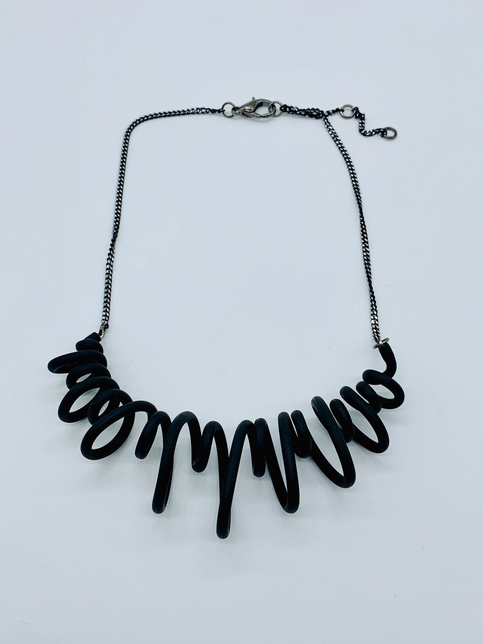 "W" Necklace - Maison Numéro 12